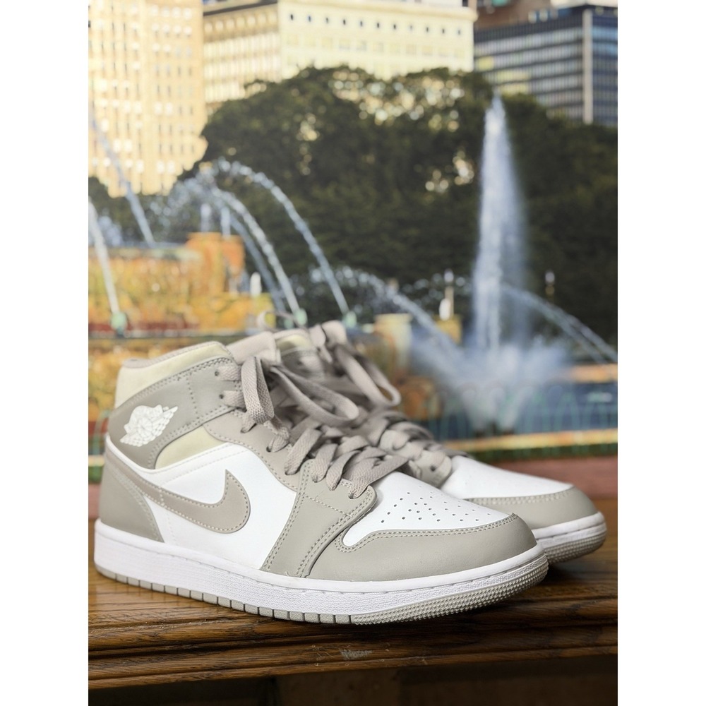 Nike Air Jordan 1 Mid Linen College Grey 554724-082 Mens Size 8 - Picture 4 of 10
